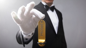 Hotel Hotelschlüssel Frontdesk Foto iStock AndreyPopov